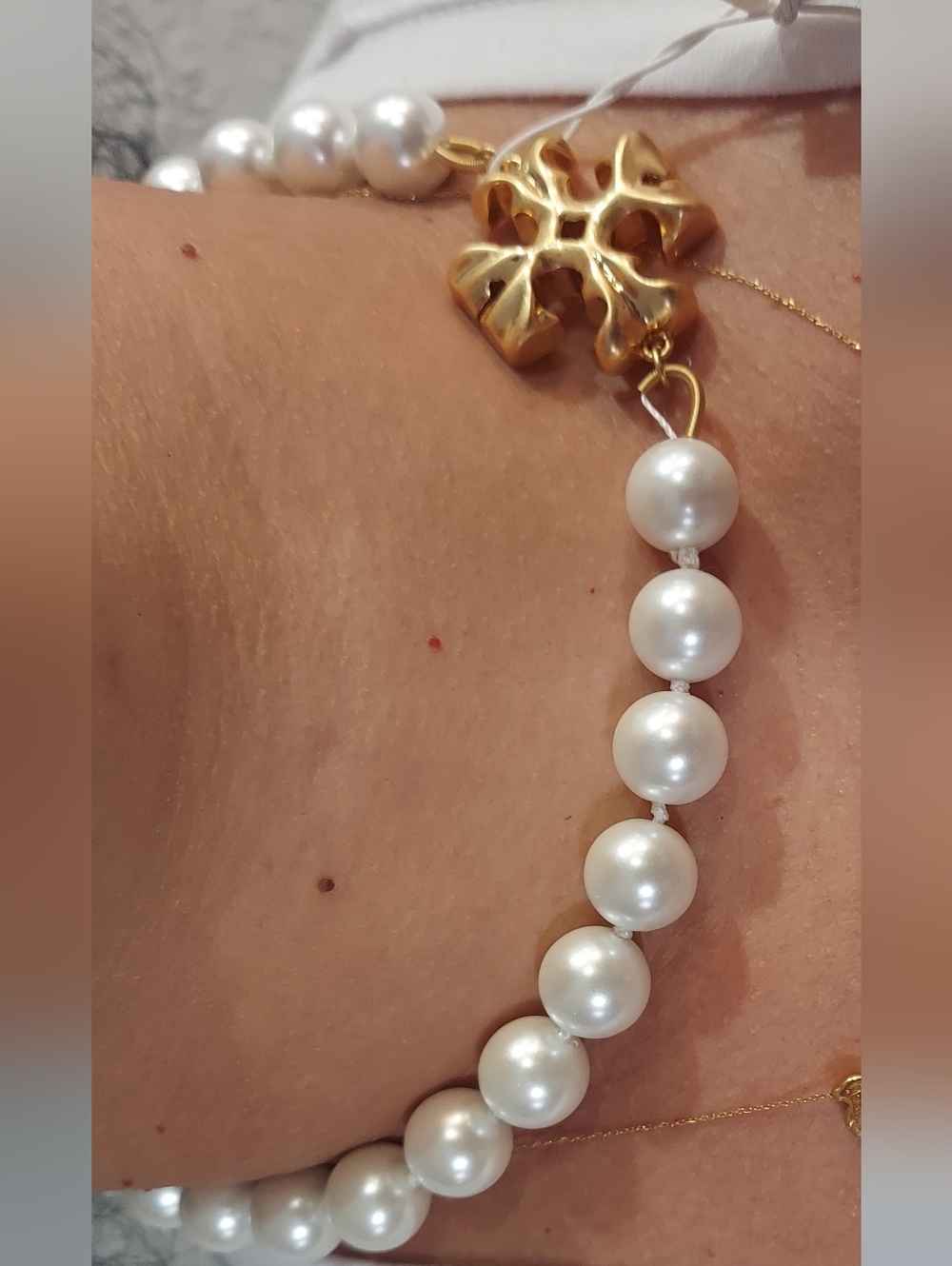 Tory Burch Cream Pearl Necklace with Gold Floral Accent - Picture 2 of 6